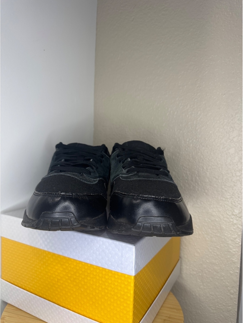 Nike Air Max 1 Triple Black Men’s Size 13 Sneakers 2015 Used No Box - Picture 3 of 6